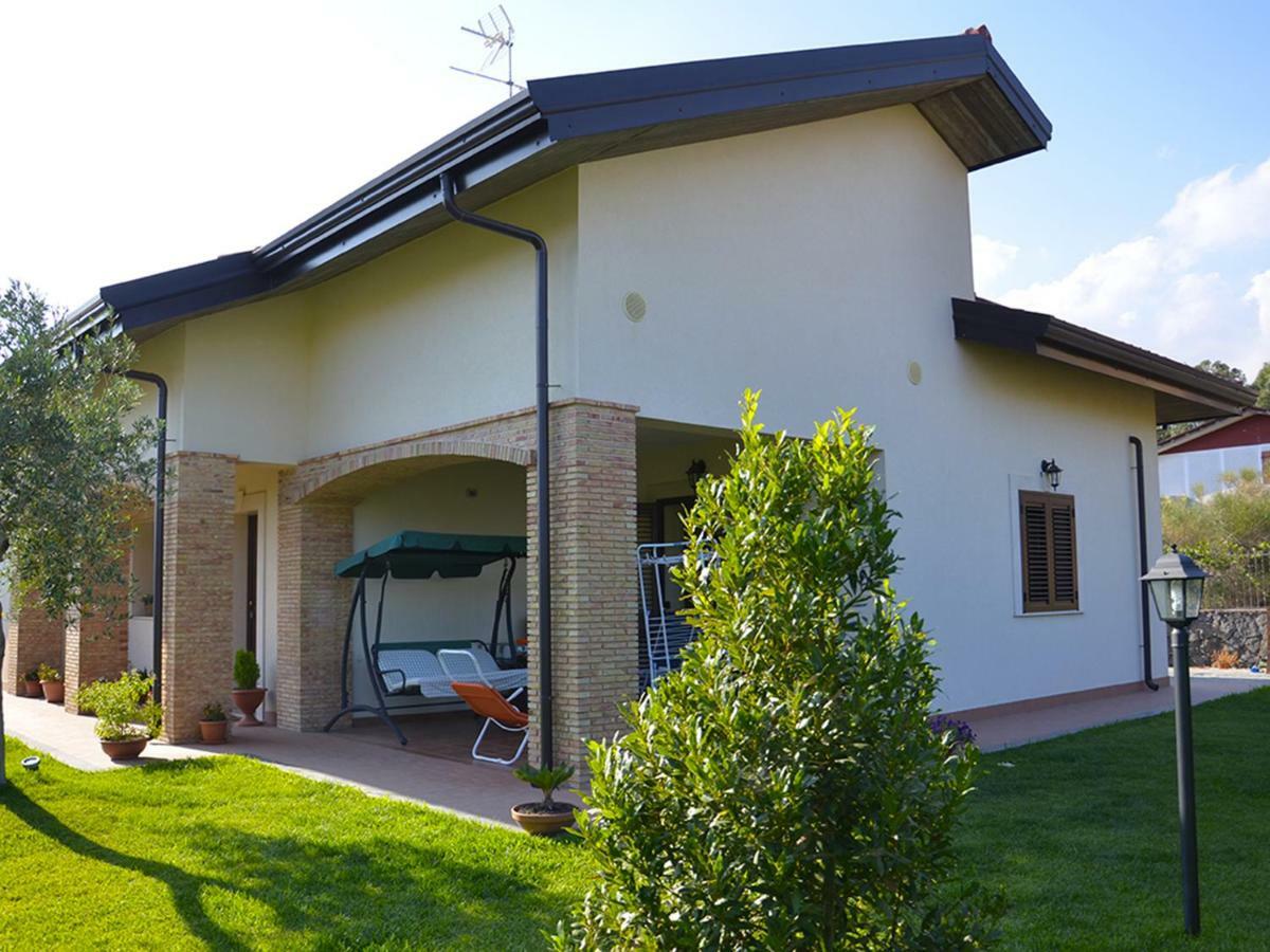 Etna B&B Pedara Bagian luar foto